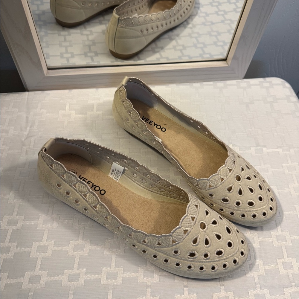Women's Cream Veeyoo Flats